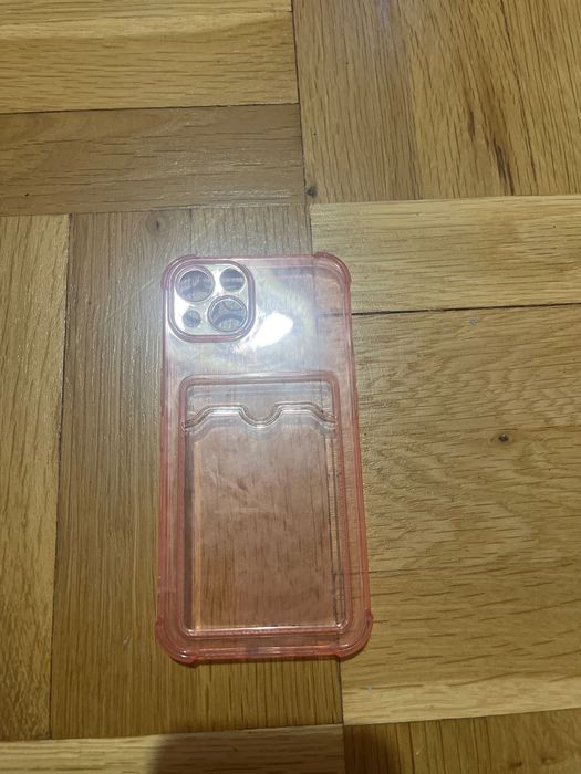Продаване на калъфи за iPhone 13