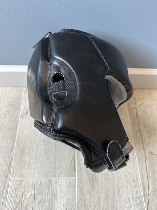 Продается adidas шлем для бокса