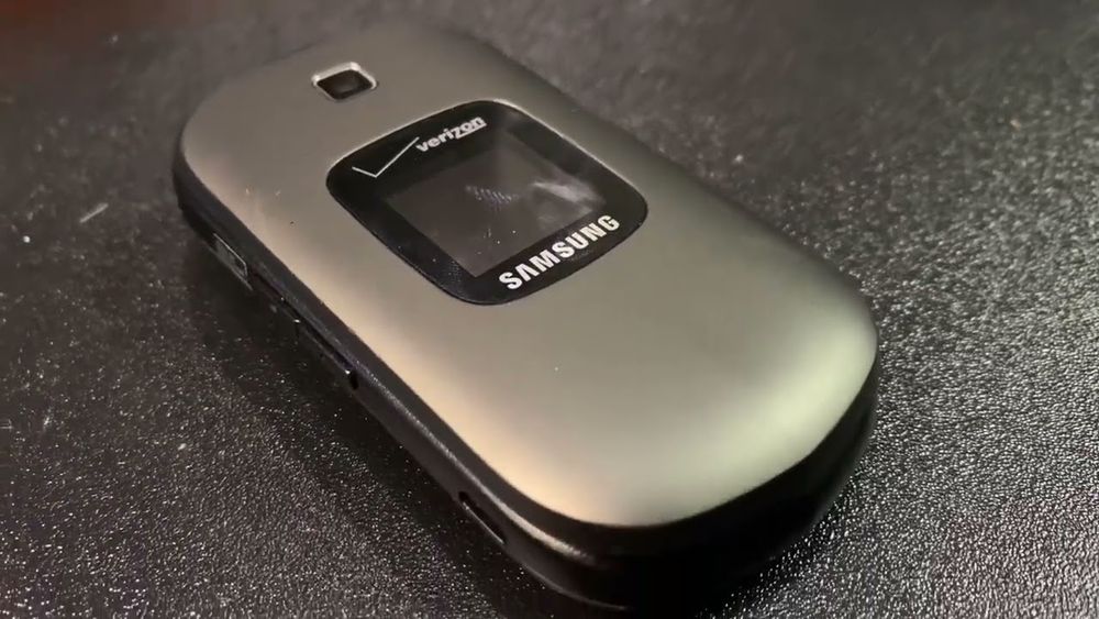 Телефон Samsung Gusto 2