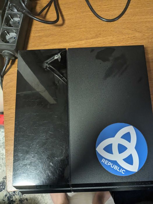 Продам ps 4 fat срочно