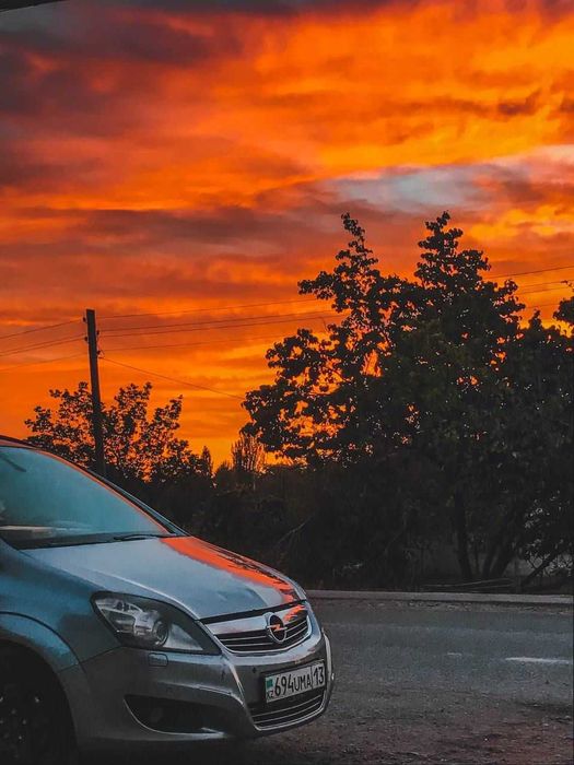 OPEL ZAFIRA 2004 года