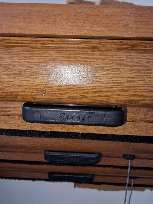 Комарник ролетен прозорец