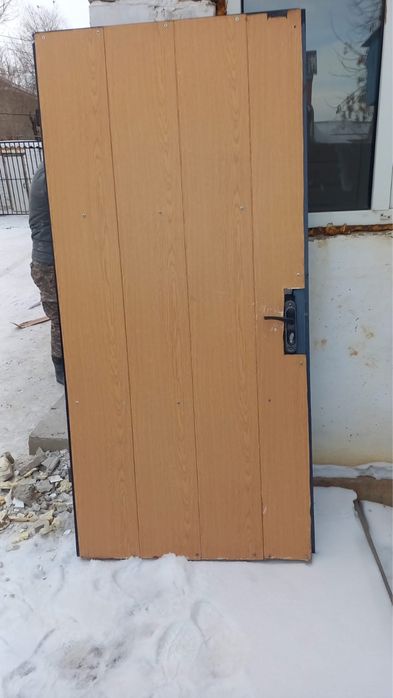 Продам металлический дверь