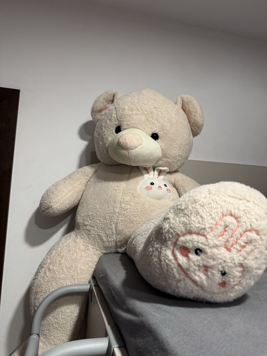 Голяма плюшена мечка