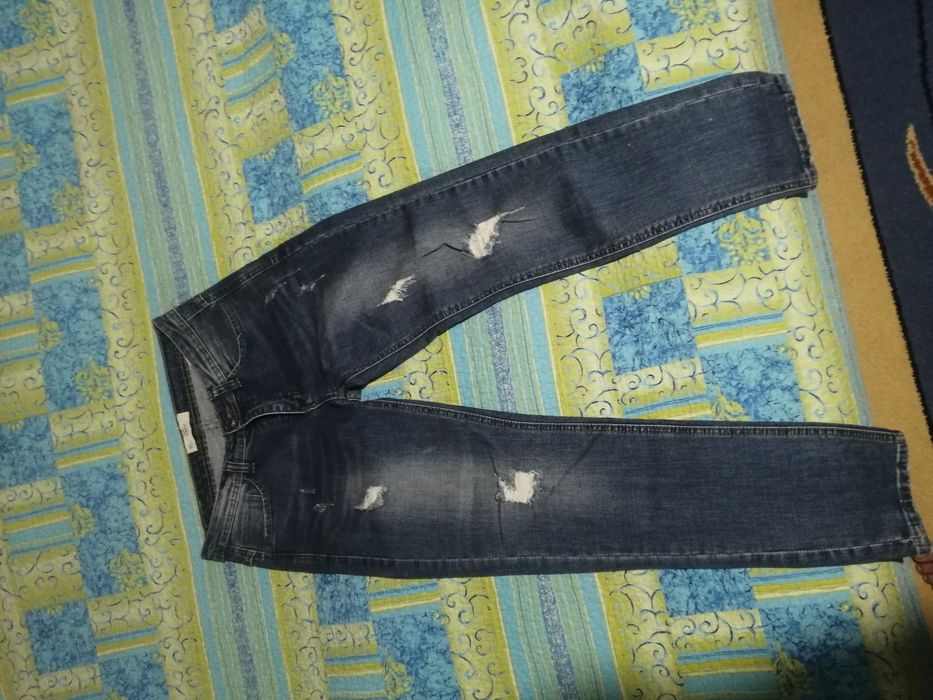 Продам джинсы на девочку