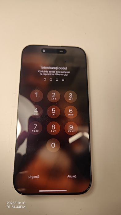 Ecran original Iphone 16 Pro, reconditionat, cu o pata.
