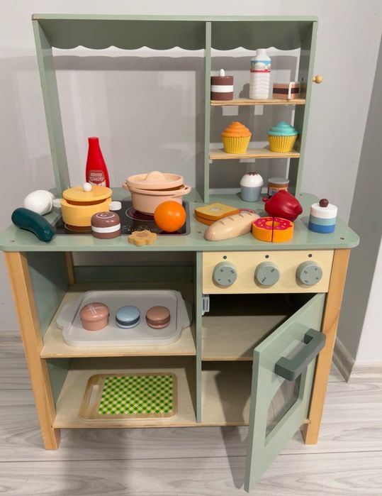 Детска дървена кухня с аксесоари
