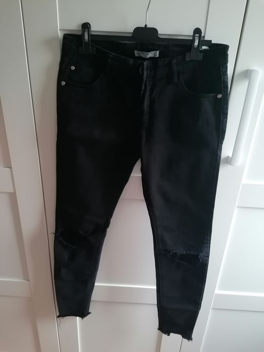 Blugi rupti marime 36 Pull and Bear