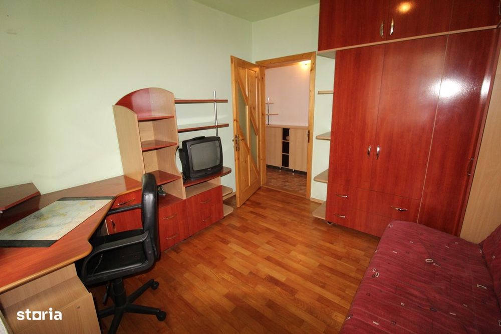Vând apartament 3 camere în Hunedoara, zona OM-Pța. Eliberării, 64 mp