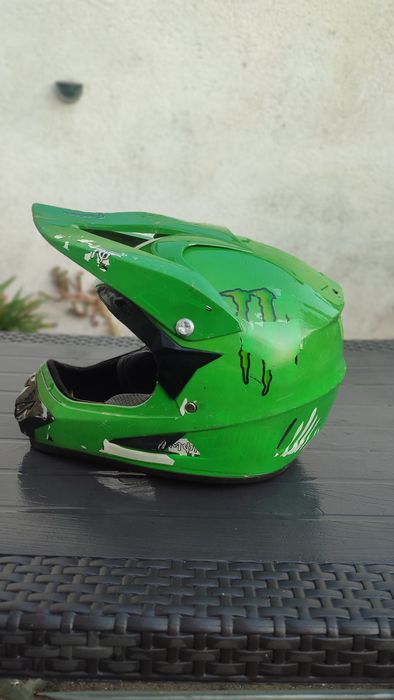 Продавам каска Monster