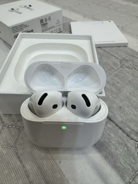 AirPods 4 новые Продам