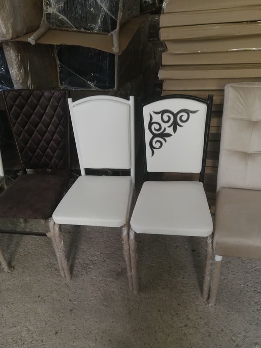 Столы и стулья разных размеров