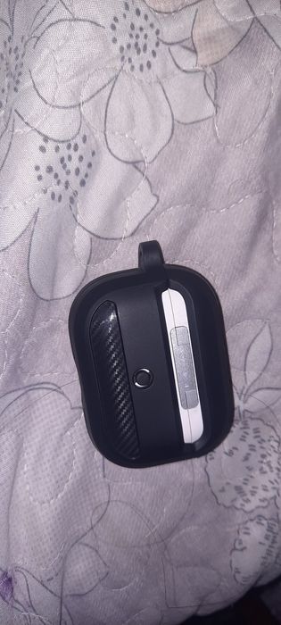 Беспроводные наушники spigen