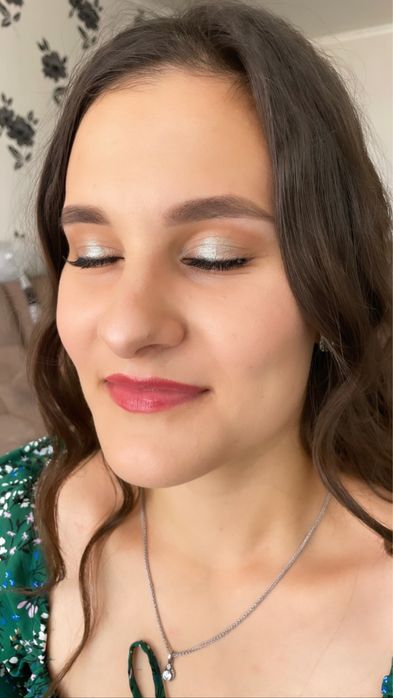 Макияж -4000. Локоны -2000