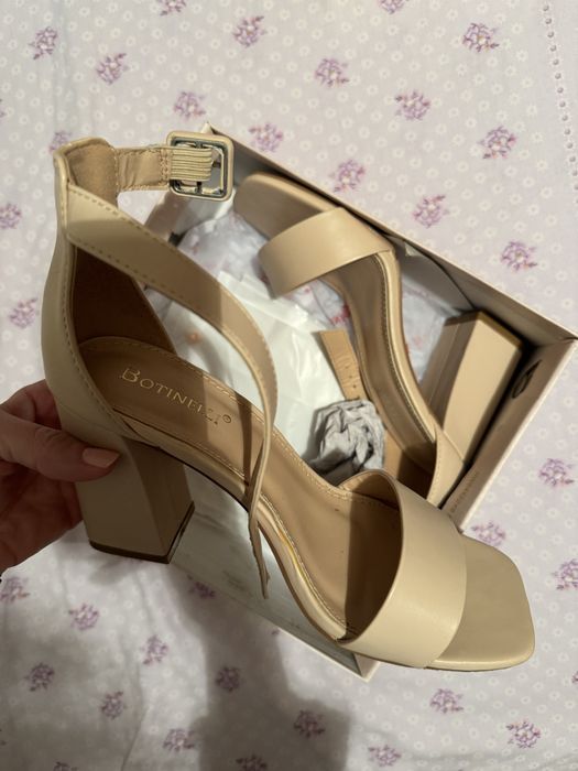 Sandale nude marimea 36