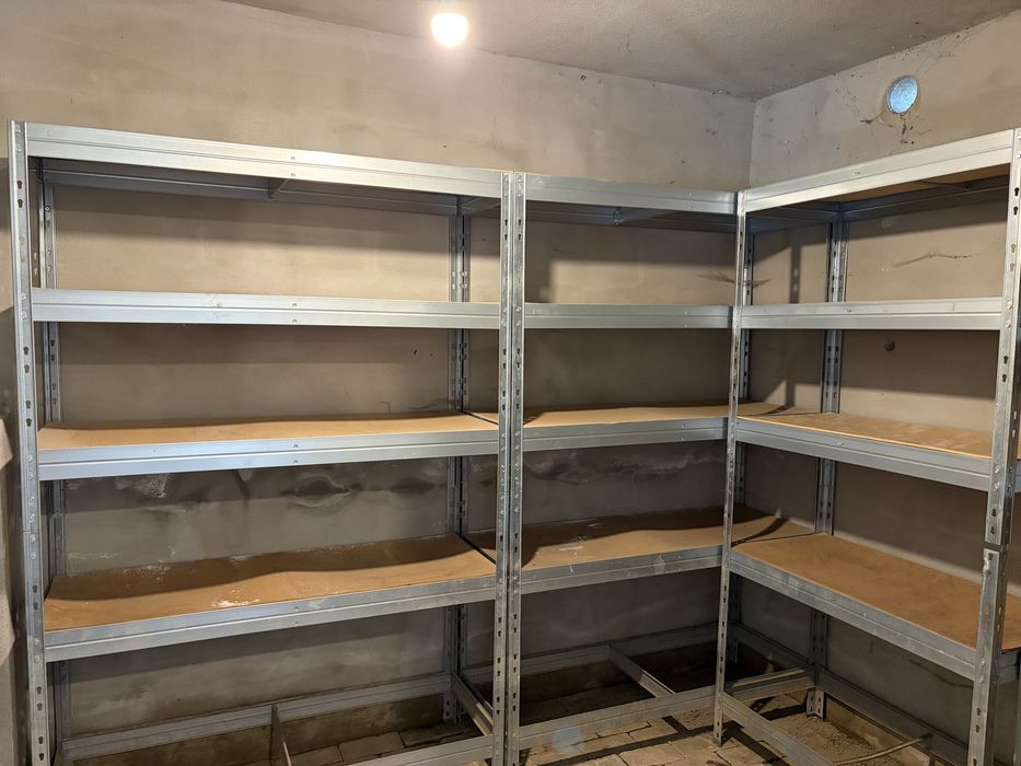 Vand rafturi metalice cu dimensiunile de 120/180/43 , 90/180/43 , 75/180/33