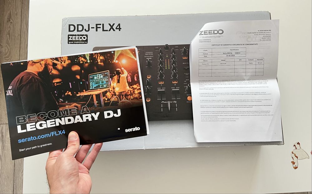 Consolă Pioneer DDJ-FLX4 + 2 Monitoare Active Mackie CR3-X + Cablu RCA 10M + Accesorii (stare impecabilă)
