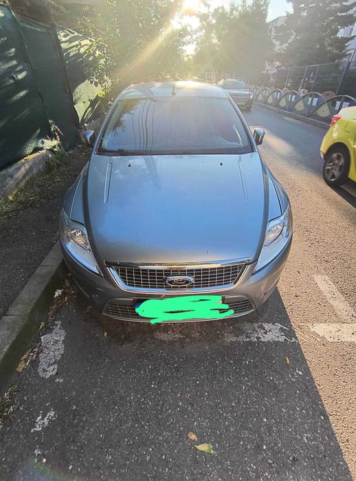 Mașina Ford Mondeo