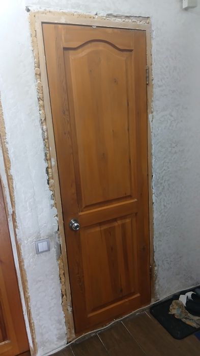 Двери деревянные 7 штук