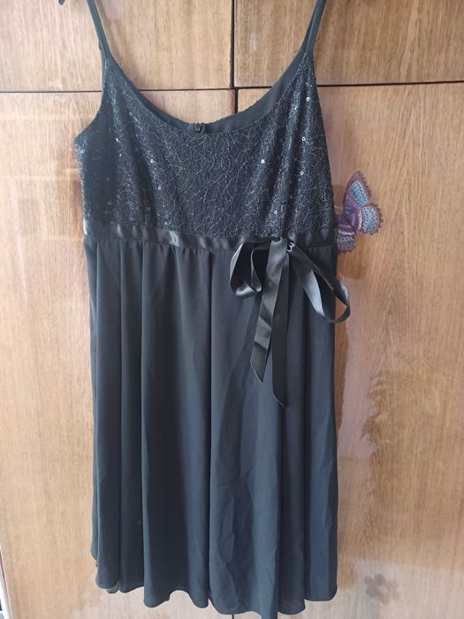 Черна  рокля-полиестер.