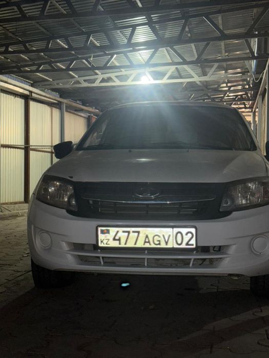 Машина Lada Granta