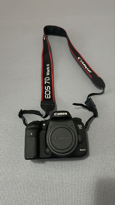 Canon 7D Mark II cu rucsac si accesorii, gata de utilizare