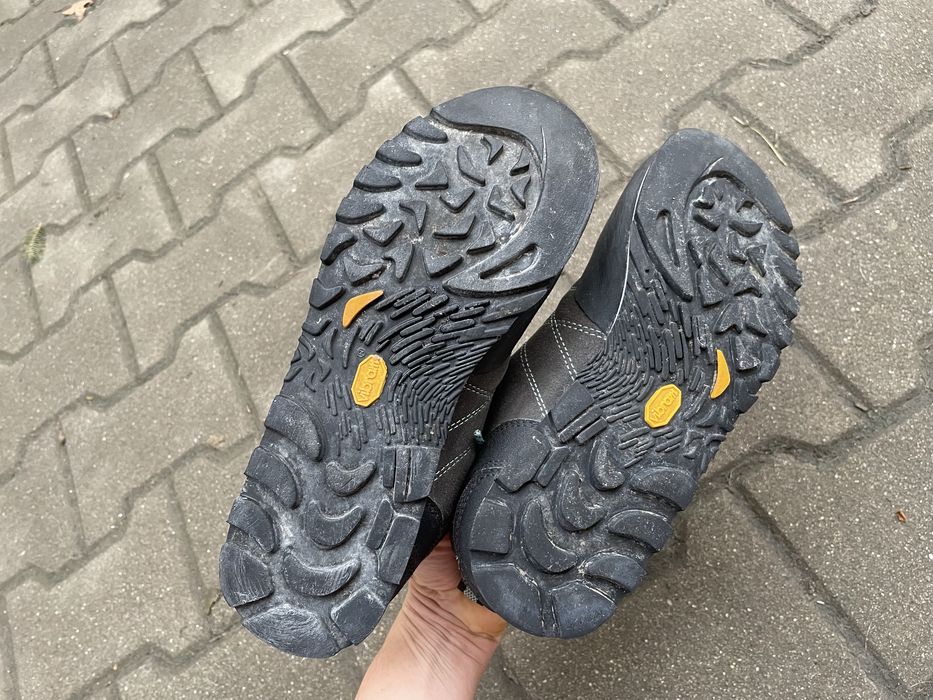 Ghete Scarpa pentru drumetie in stare excelenta 37,5