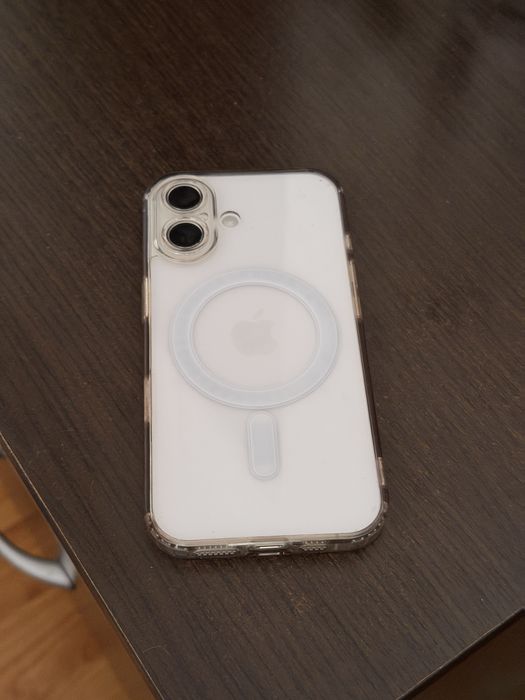 Iphone 16 White