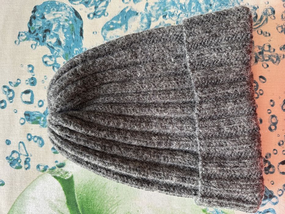 Панамы и зимние шапки