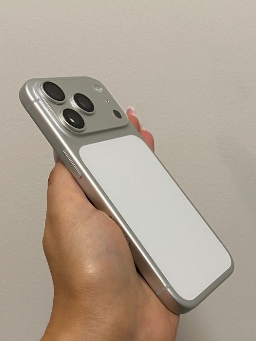 iPhone 17 pro silver 256gbt