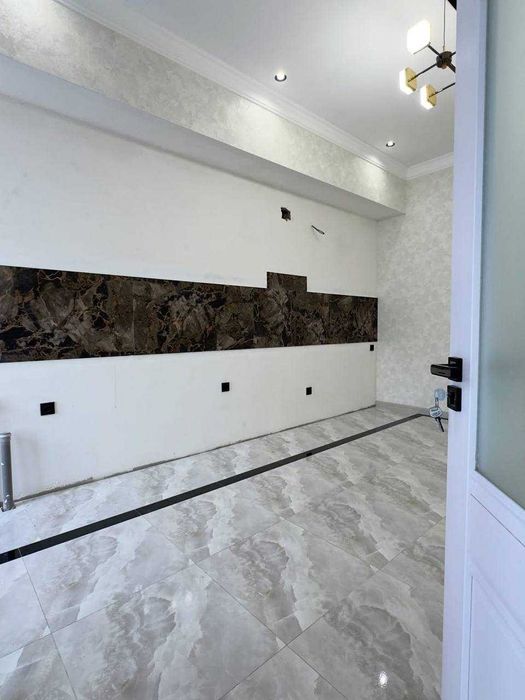 Уч кахрамон постидан 7 км Хожи ота  2 сотих 4 хона + холл Евроремонт