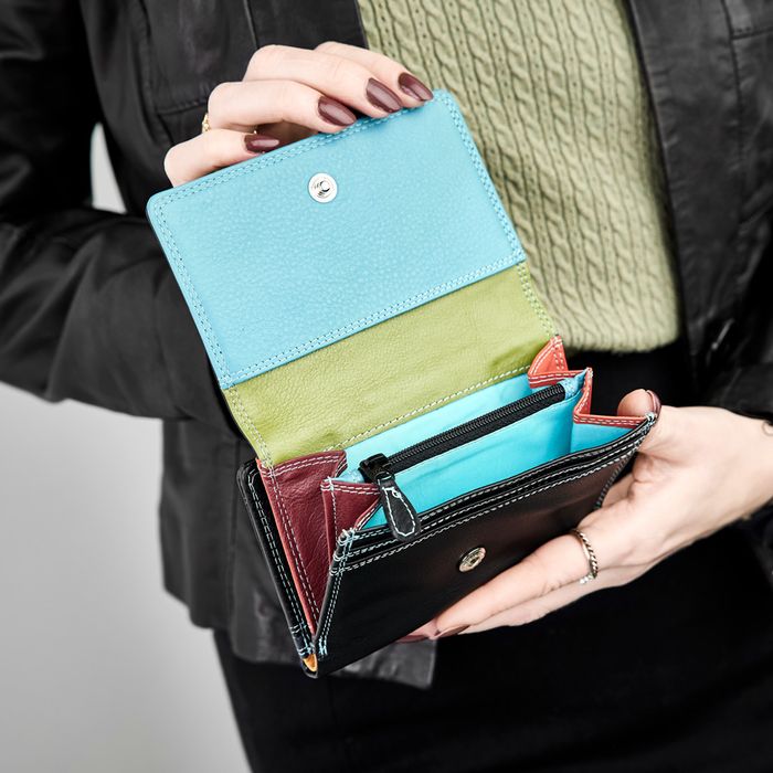 Портмонета от естествена кожа за нея и него!