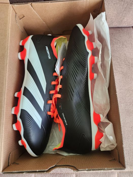 Adidas  Predator League MG
