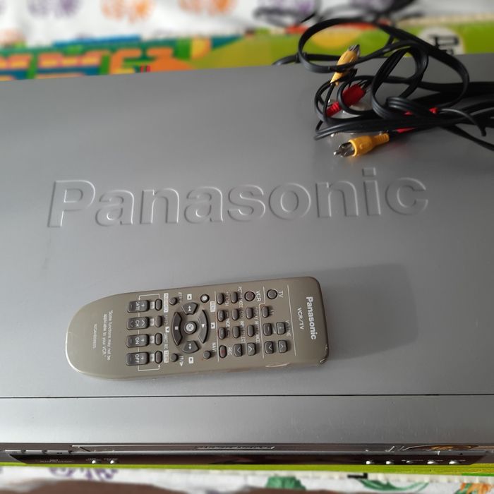 Видеомагнитофон полны PANASONIG и плеер SAMSUNG
