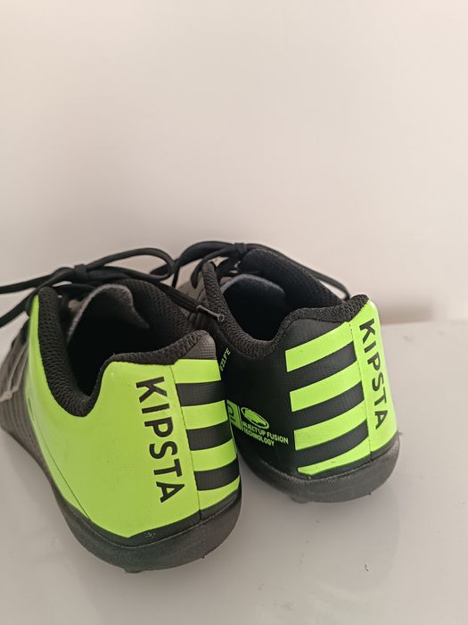 Детски футболни обувки бутонки номер 35 и 33