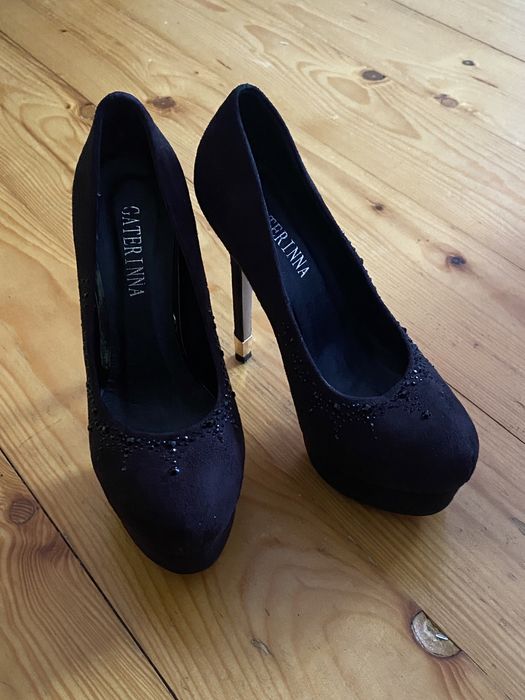 Pantofi negri  cu toc eleganti