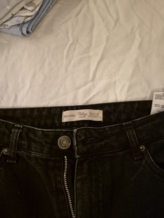 Blugi Bershka. Nr 36.