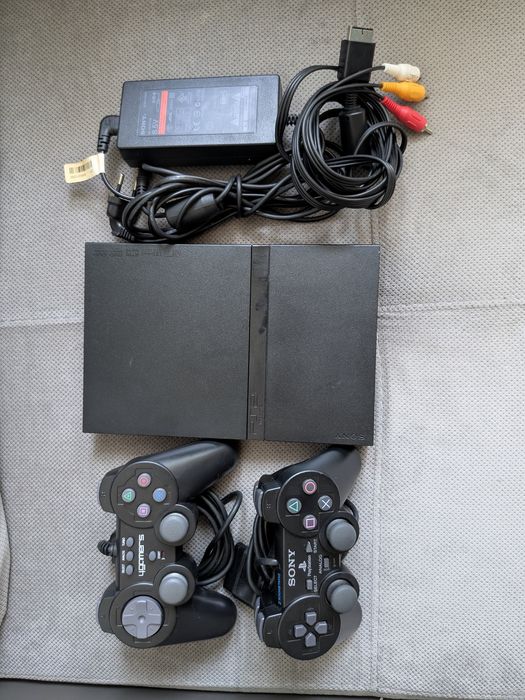 PlayStation 2 model SCPH-7003 aproape impecabil