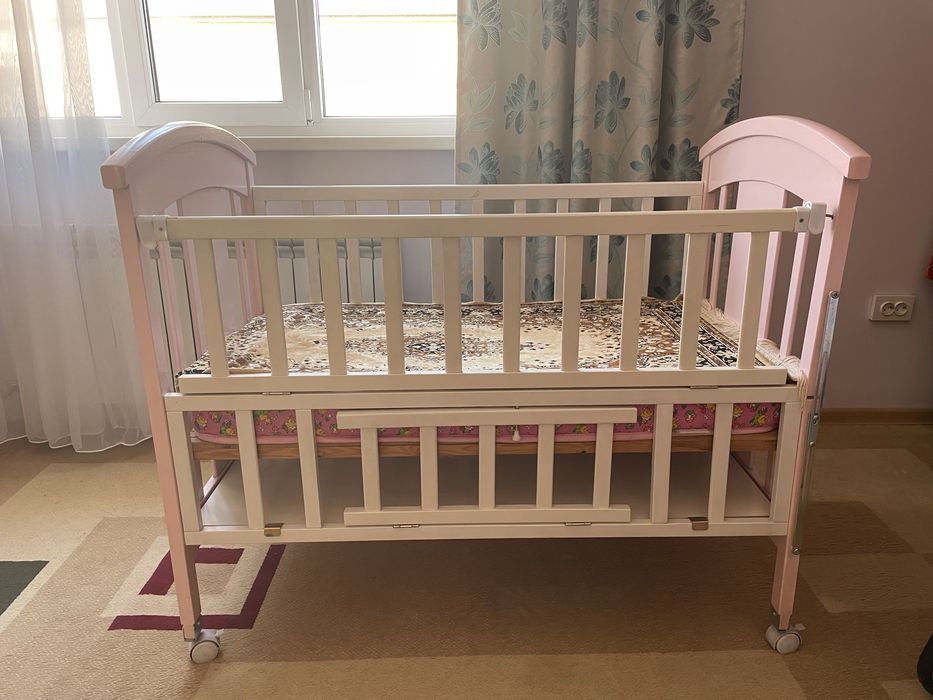 Манежка в розовом цвете