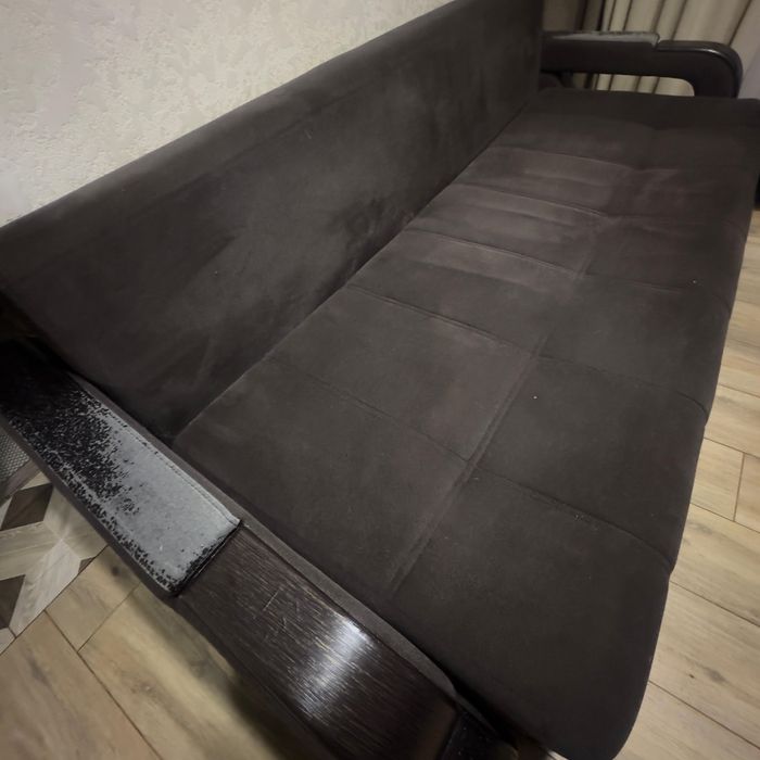 Диван коричневый