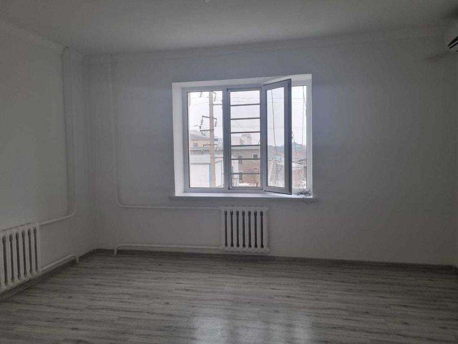 Продам квартиру  этажка