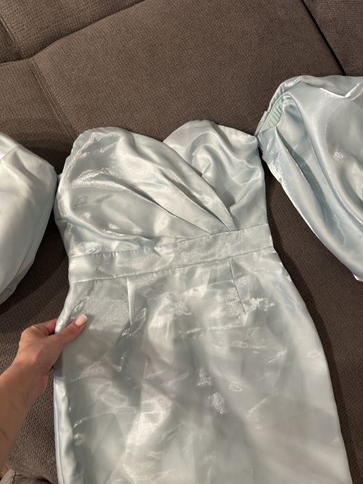 Синя рокля с ръкави