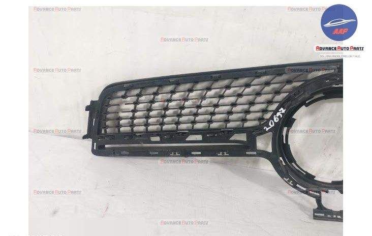 Централна решетка за предна броня, оригинална, включваща пчелна пита д