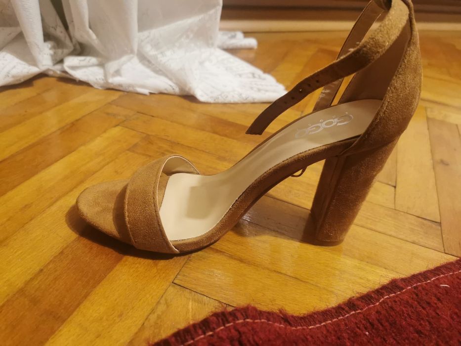 Vând sandale GoGo Shoes