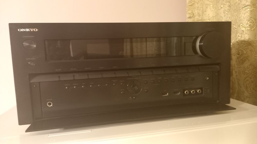 Vând receiver Onkyo 818