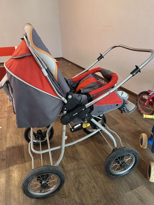 Продам прогулочную коляску