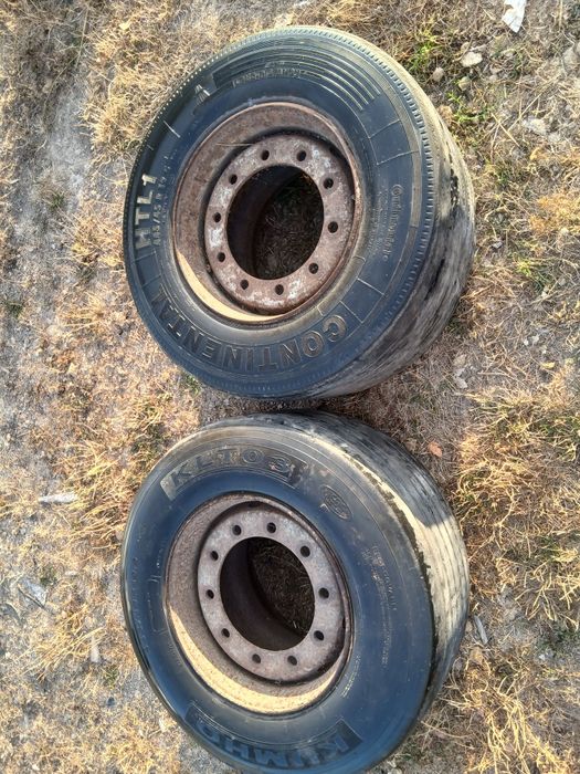 Vand 2 roti de camion marimea 445/45 r 19.5 500 roni bucata trimit si in tara