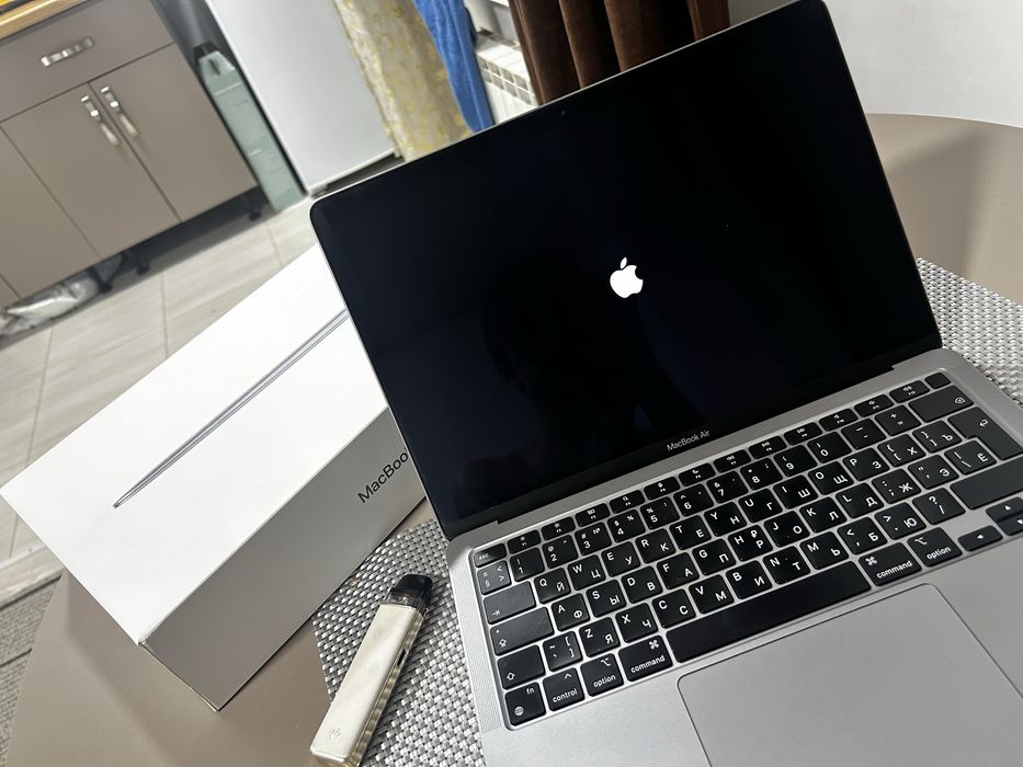 MacBook air M1 87%АКБ ИДЕАЛ