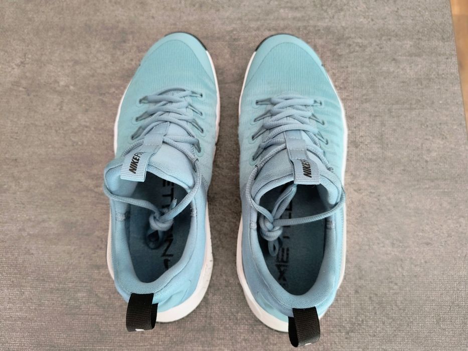 NIKE FREE METCON 6

Оригинални мъжки маратонки много добре запазени.Размер 41, 26 см. Използвани са за кратко.