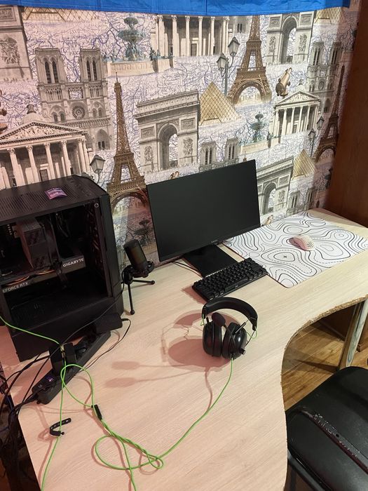 Игровой компьютер вместе с перифирией